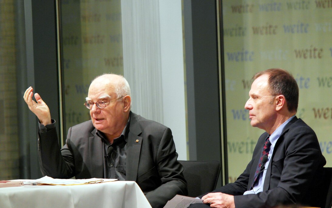 Dr. Hartmut Mangold und Hans Joachim Schädlich im Gespräch