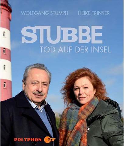 Titelbild zum Film mit den Schauspielern Wolfgang Stumph und Heike Trinker vor einem Leuchtturm.