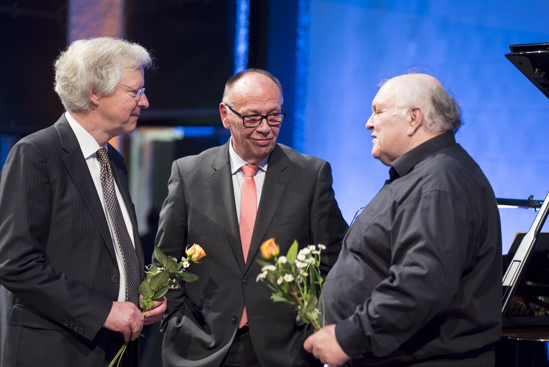 Staatssekretär Weimann im Gespräch mit den Initiatoren des Abends Prof. Schreiber (l.) und Prof. Seibert