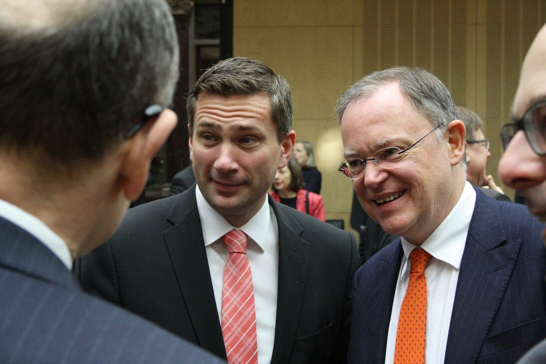 Staatsminister Martin Dulig im Gespräch mit Ministerpräsident Stephan Weil 