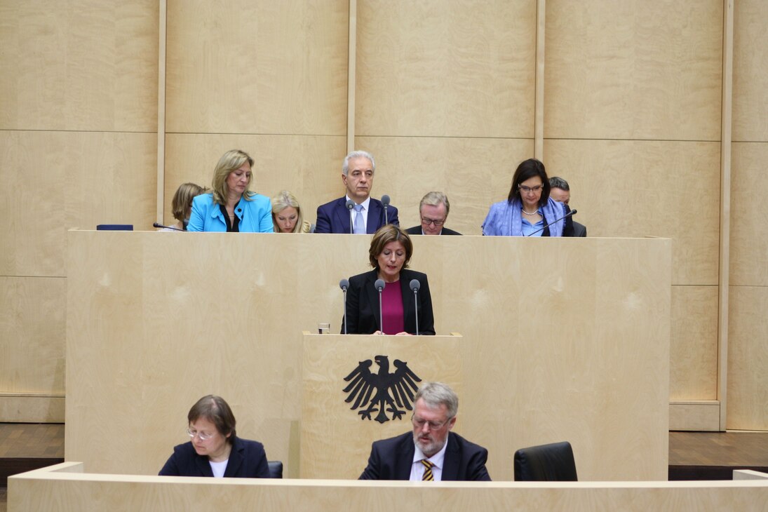 Bundesratspräsident Tillich leitet die 938. Sitzung des Bundesrates