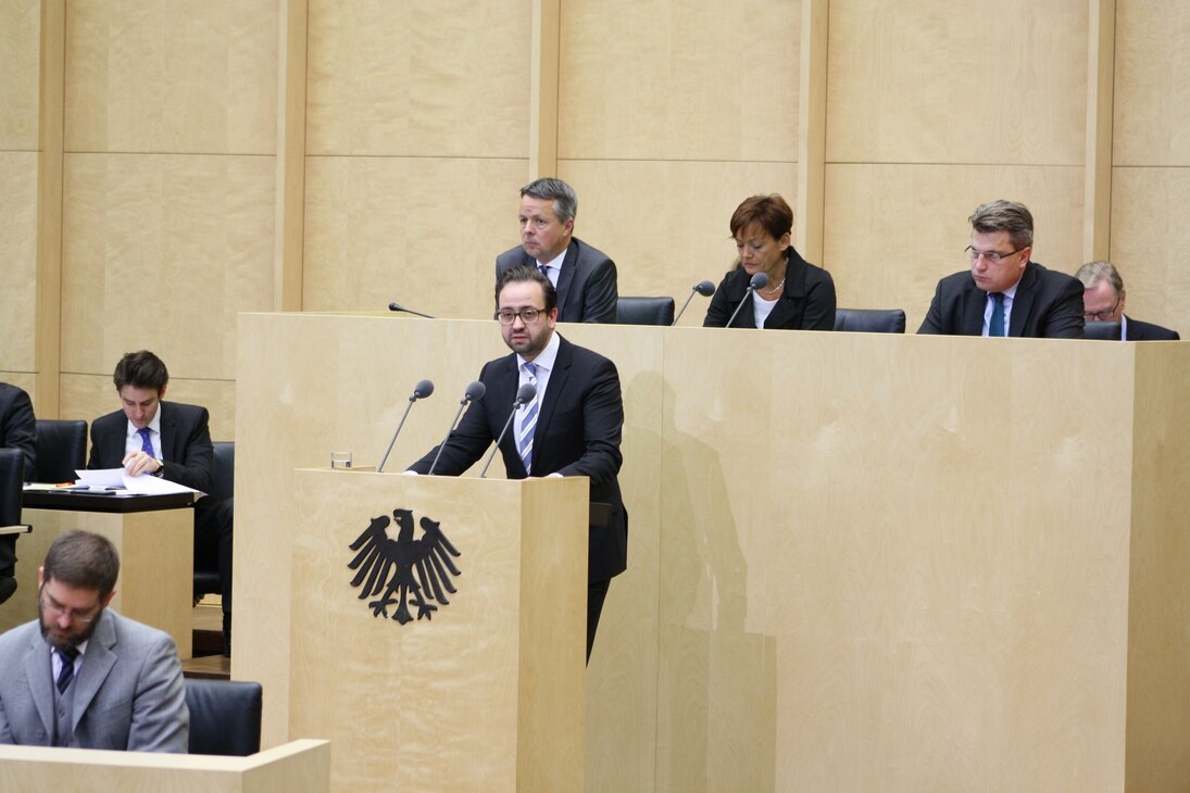 Justizminister Gemkow bei der Vorstellung der sächsischen Bundesratsinitiative zur Beschleunigung gerichtlicher Asylverfahren