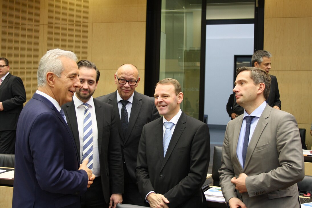 Bundesratspräsident Tillich im Gespräch mit den Staatsministern Gemkow, Jaeckel und Dulig sowie Staatssekretär Weimann 