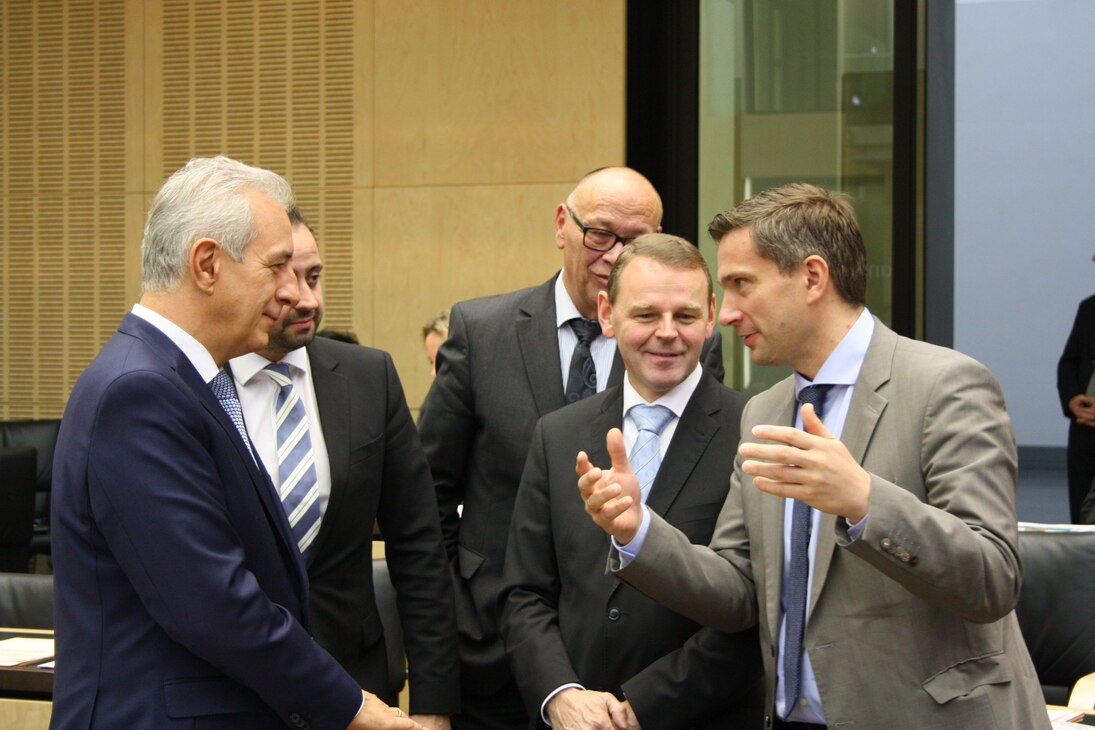 Bundesratspräsident Tillich im Gespräch mit den Staatsministern Gemkow, Jaeckel und Dulig sowie Staatssekretär Weimann 