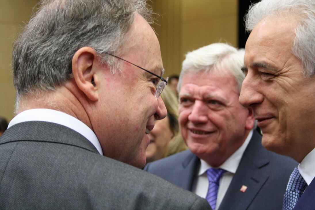 Bundesratspräsident Tillich im Gespräch mit Ministerpräsident Weil und Ministerpräsident Bouffier