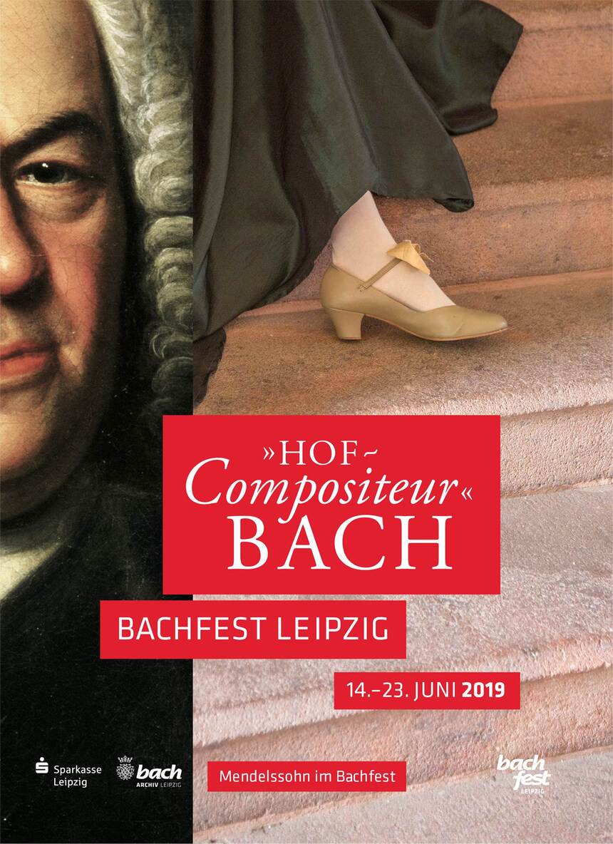 Eine Collage von Gesicht und Fuß, darüber mit weißer Schrift auf rotem Untergrund: »HOF-Compositeur« BACH – Bachfest Leipzig 14.–23. Juni 2019