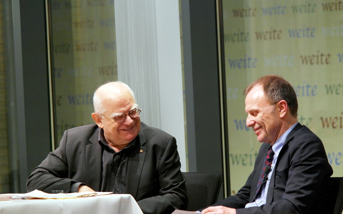 Dr. Hartmut Mangold und Hans Joachim Schädlich im Gespräch