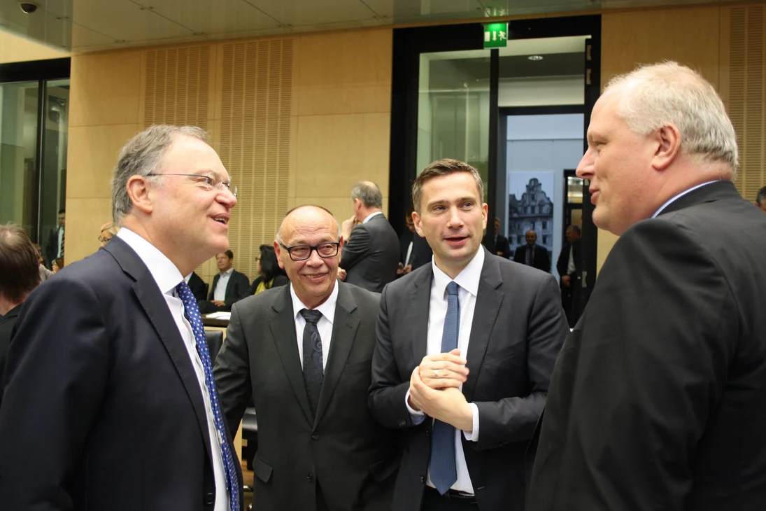 Ministerpräsident Weil, Staatssekretär Weimann, Staatsminister Dulig und Parlamentarischer Staatssekretär Kelber
