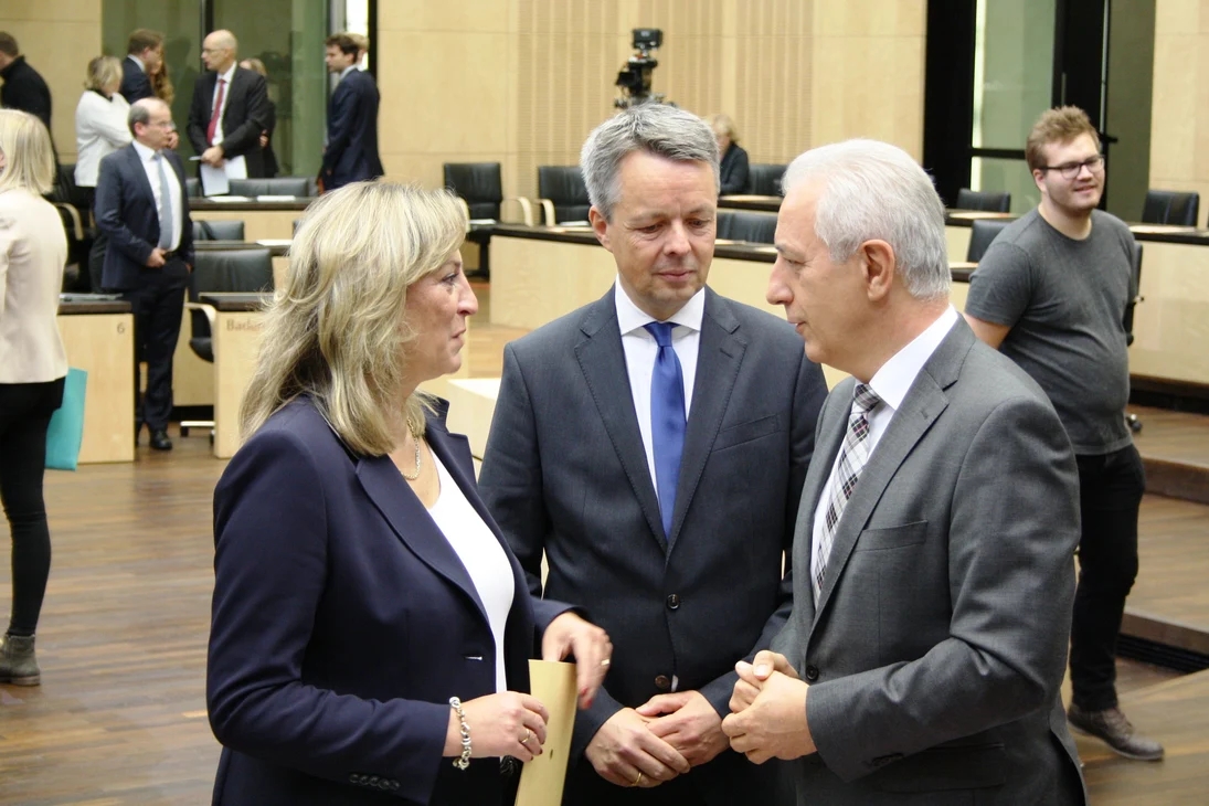 Bundesratsdirektorin Rettler, stellv. Bundesratsdirektor Kleemann und Ministerpräsident Tillich