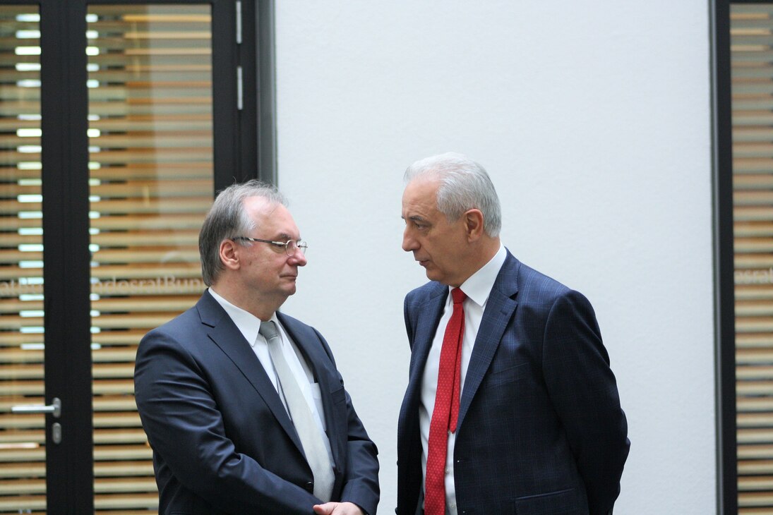 Ministerpräsident Haseloff im Gespräch mit Ministerpräsident Tillich
