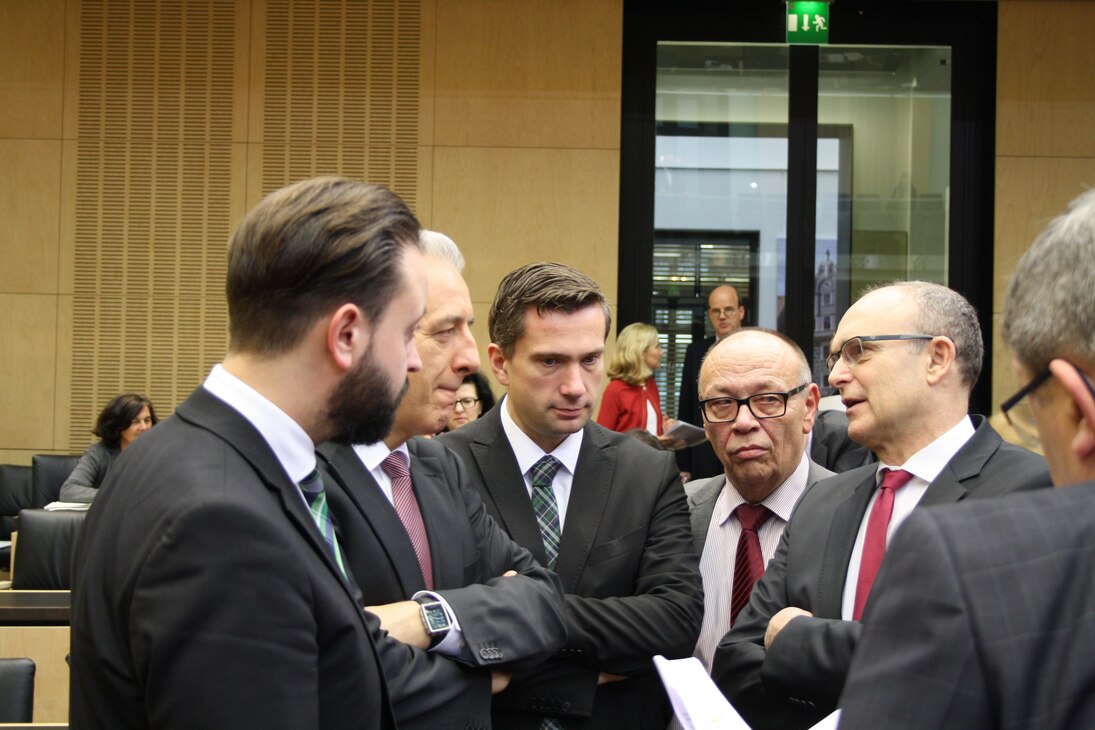 Staatsminister Gemkow, Bundesratspräsident Tillich, Staatsminister Dulig, Staatssekretär Weimann, Ministerpräsident Sellering und Minister Caffier