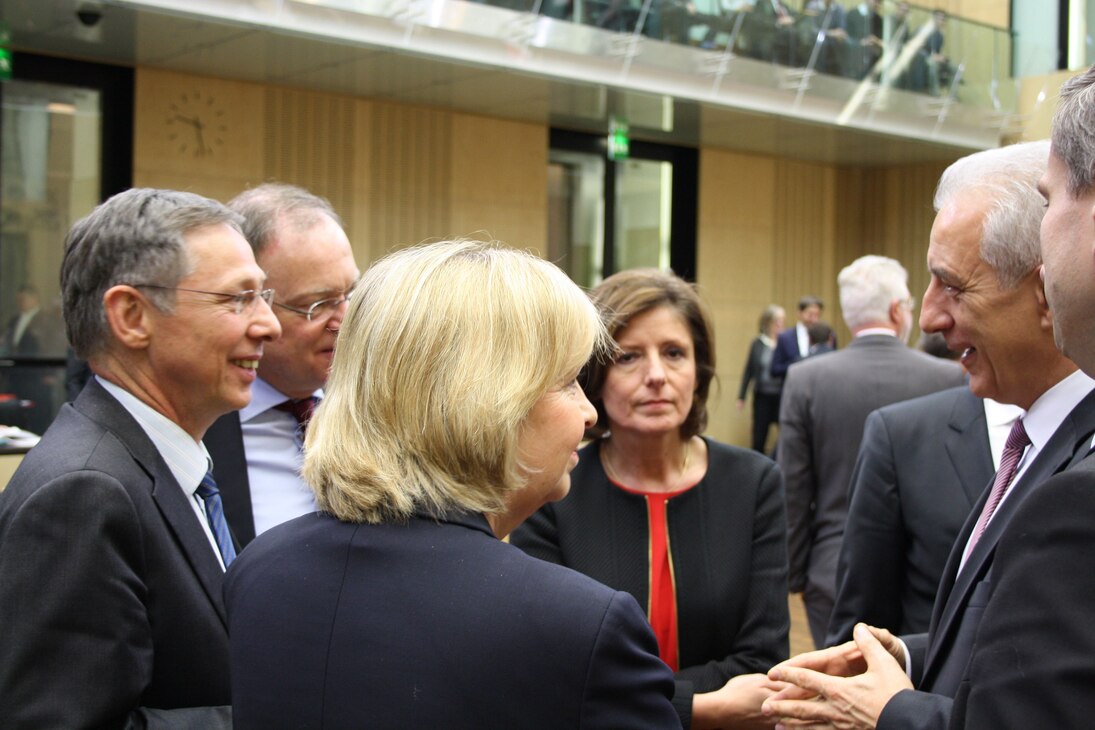 Bundesratspräsident Tillich, Ministerpräsidentin Dreyer, Ministerpräsidentin Kraft, Ministerpräsident Weil und Bürgermeister Sieling