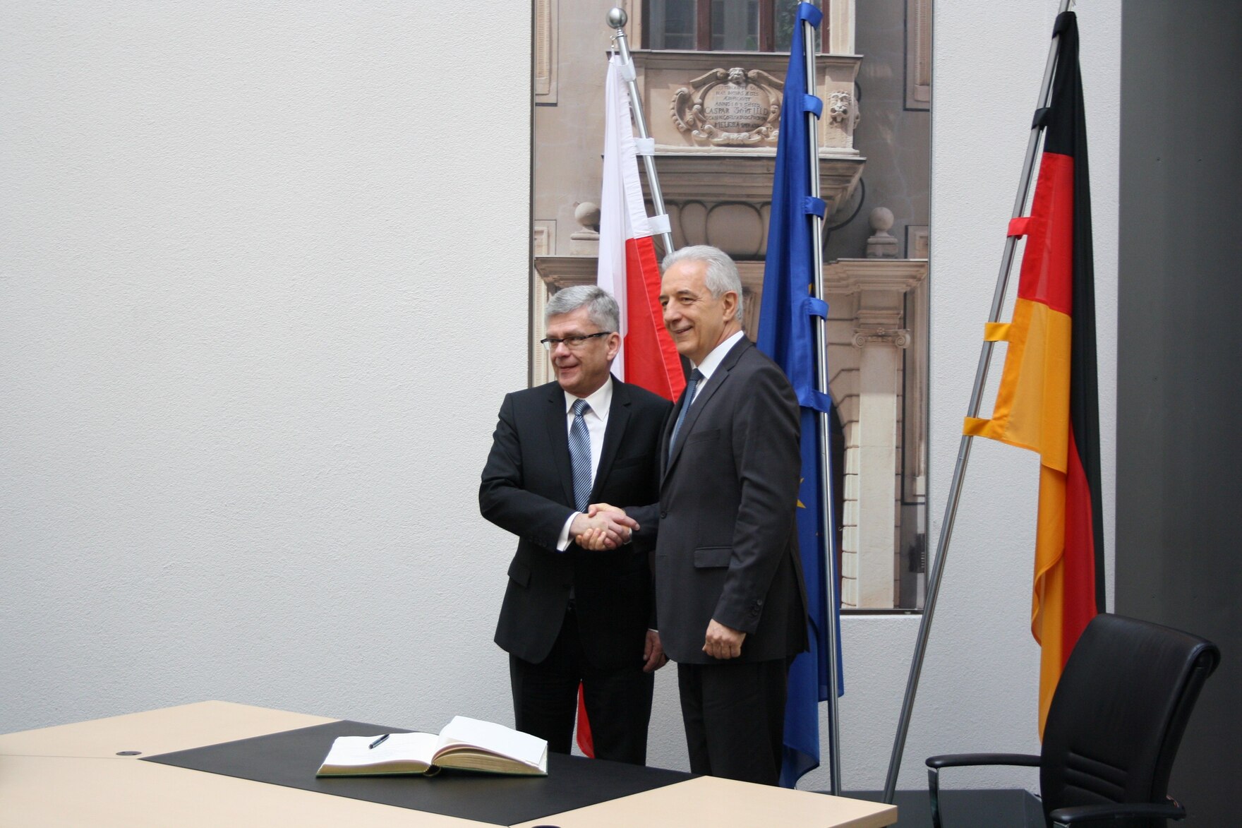 Bundesratspräsident Stanislaw Tillich (r.) empfing den polnischen Senatsmarschall Stanisław Karczewski (l.) zu einem offiziellen Besuch in Dresden und Berlin. 