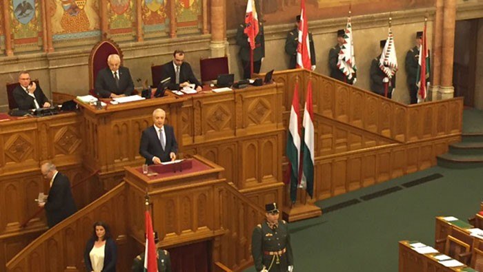 Bundesratspräsident Tillich spricht in der ungarischen Nationalversammlung 