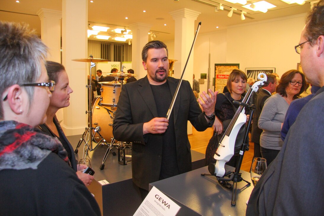 Interessierte Gespräche im Rahmen der Ausstellung