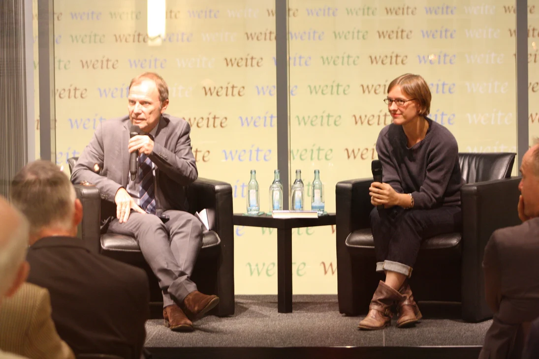 Staatssekretär Dr. Hartmut Mangold und Franziska Gerstenberg im Gespräch mit dem Publikum
