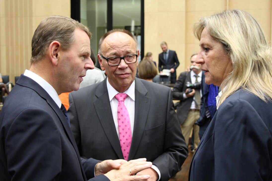 Staatsminister Dr. Jaeckel, Staatssekretär Weimann, Bundesratsdirektorin Rettler