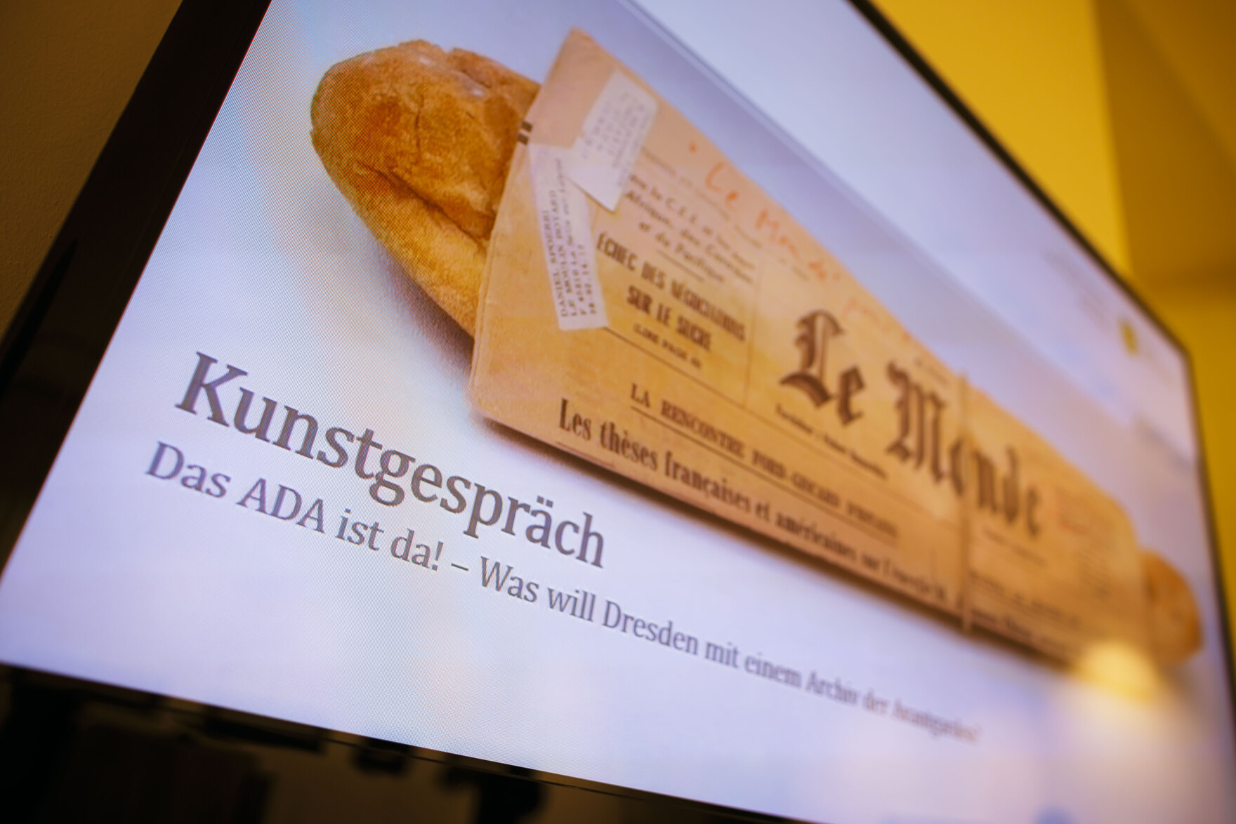 Bildschirm mit einer Veanstaltungsankündigung