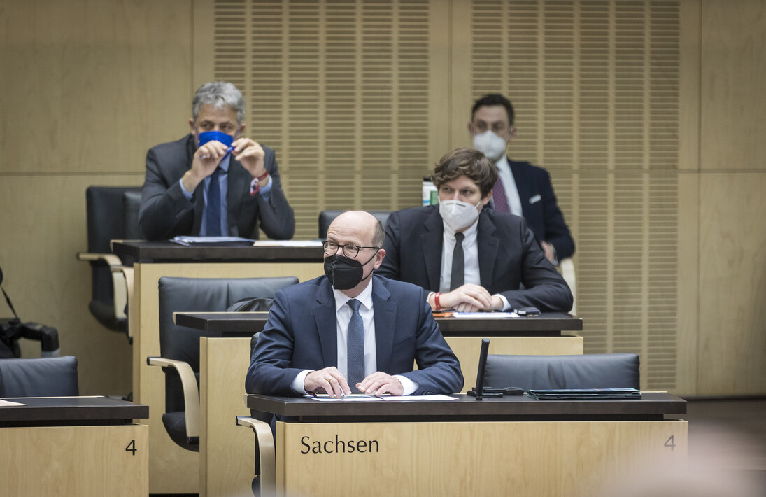 Staatsminister Gemkow am Rednerpult im Bundesrat