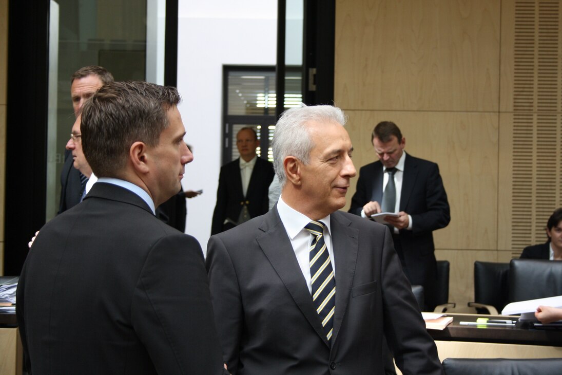Ministerpräsident Stanislaw Tillich im Gespräch mit Staatsminister Martin Dulig