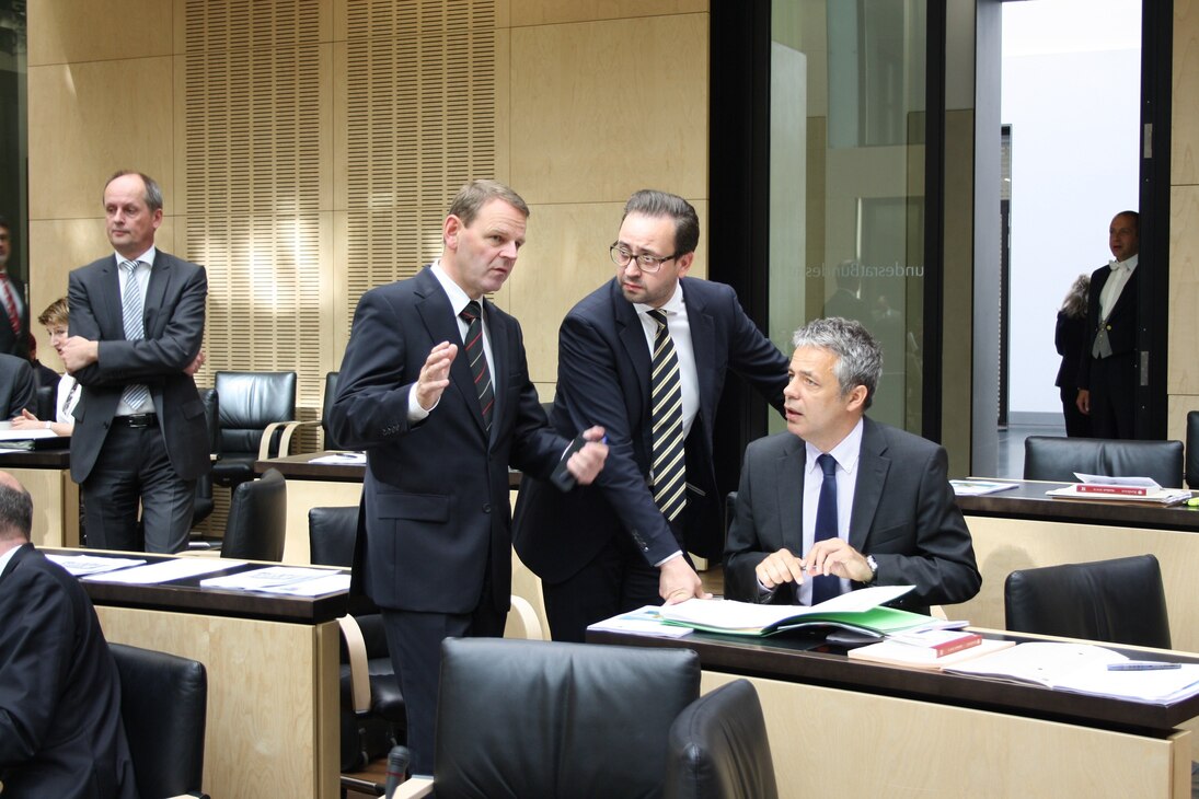 Staatsminister Fritz Jaeckel und Staatsminister Sebastian Gemkow im Gespräch