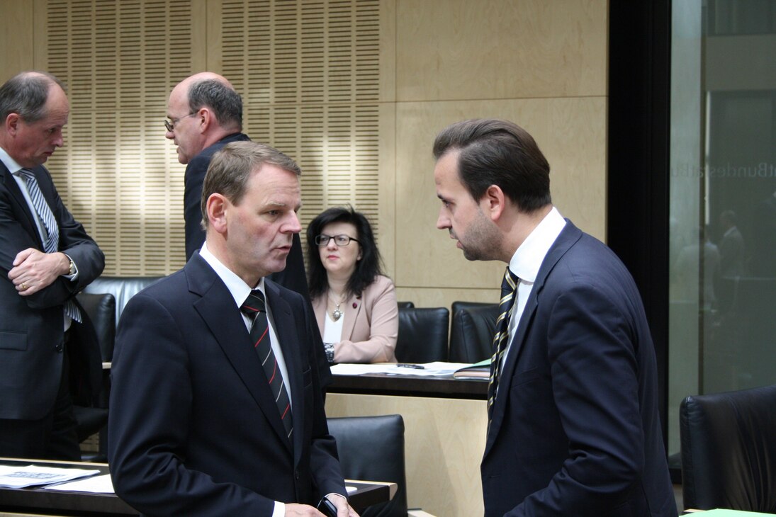 Staatsminister Fritz Jaeckel und Staatsminister Sebastian Gemkow im Gespräch