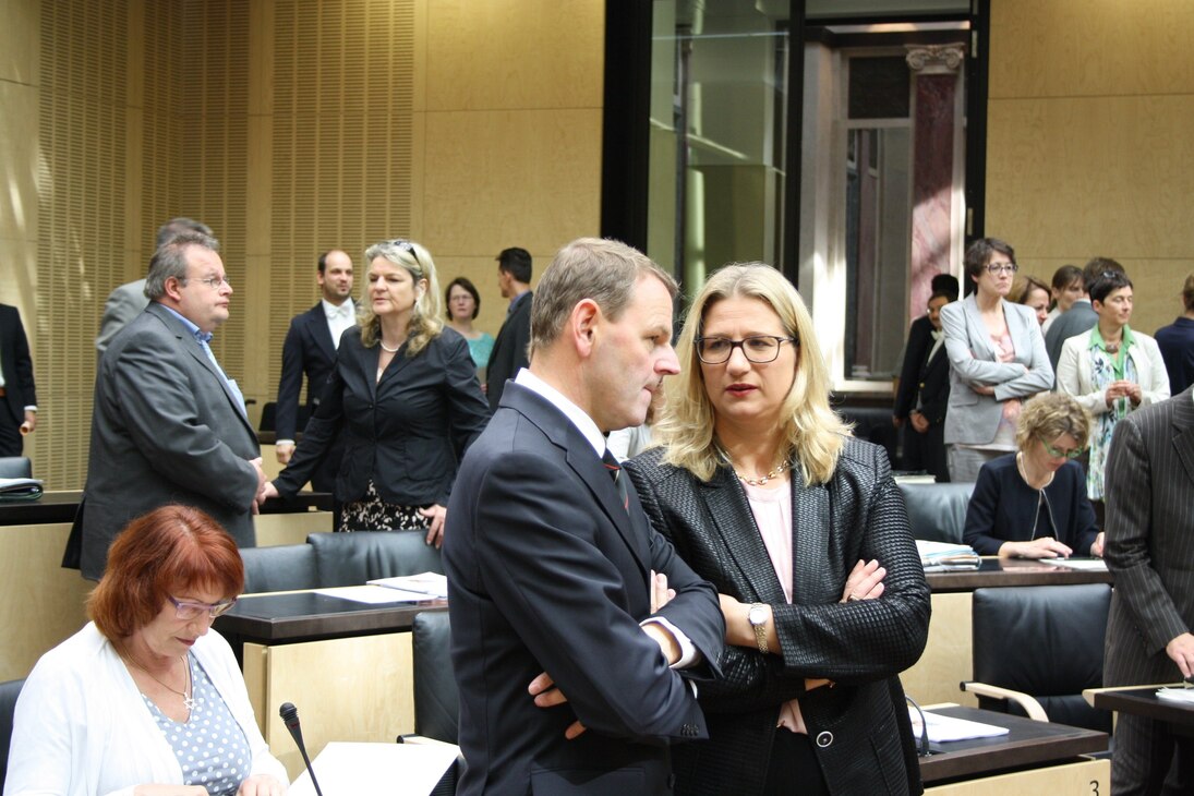 Staatsminister Fritz Jaeckel und Ministerin Anke Rehlinger im Gespräch 