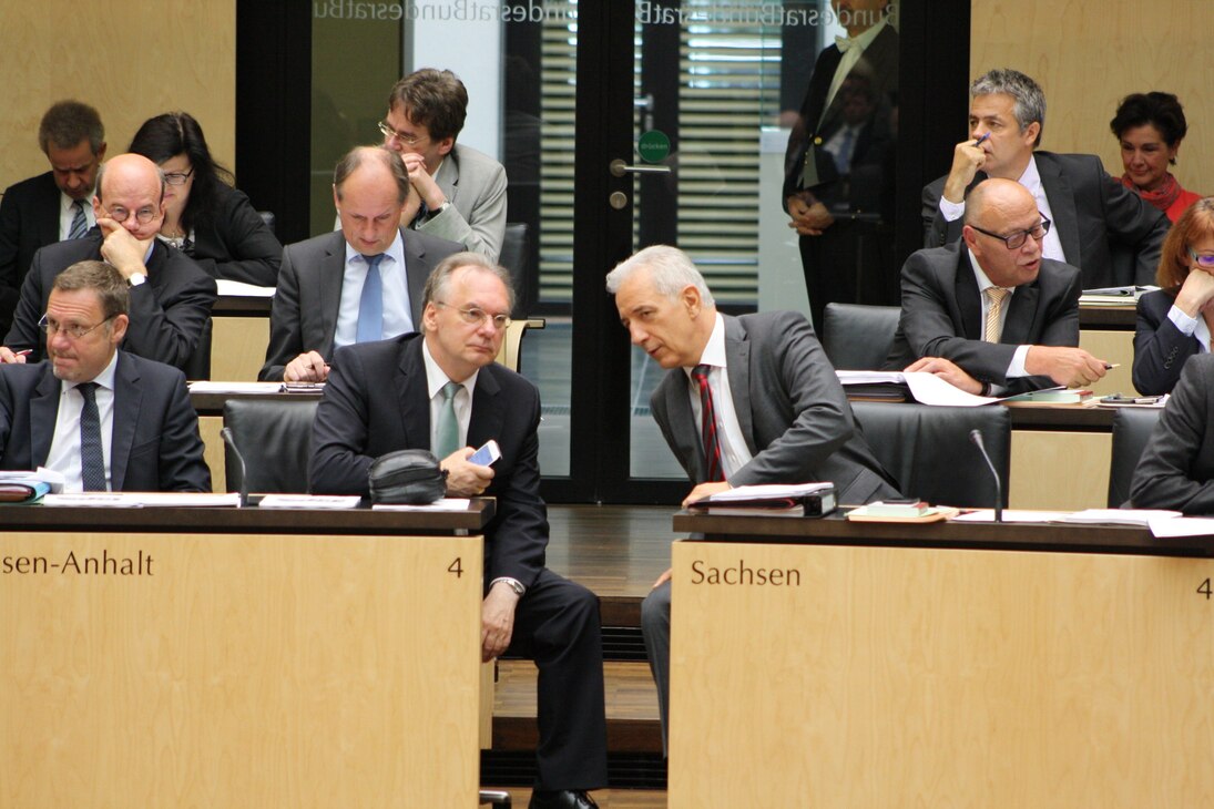 Ministerpräsident Stanislaw Tillich im Gespräch mit Ministerpräsident Reiner Haseloff