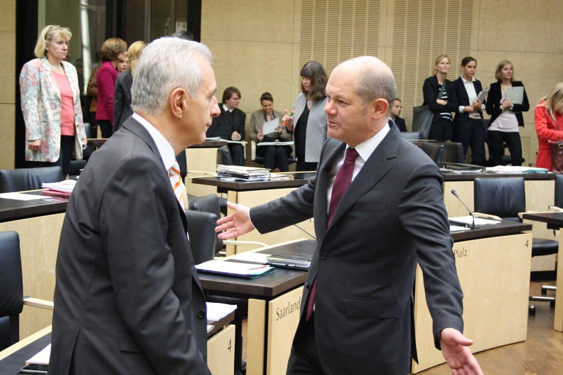 Ministerpräsident Stanislaw Tillich im Gespräch mit dem Ersten Bürgermeister Olaf Scholz