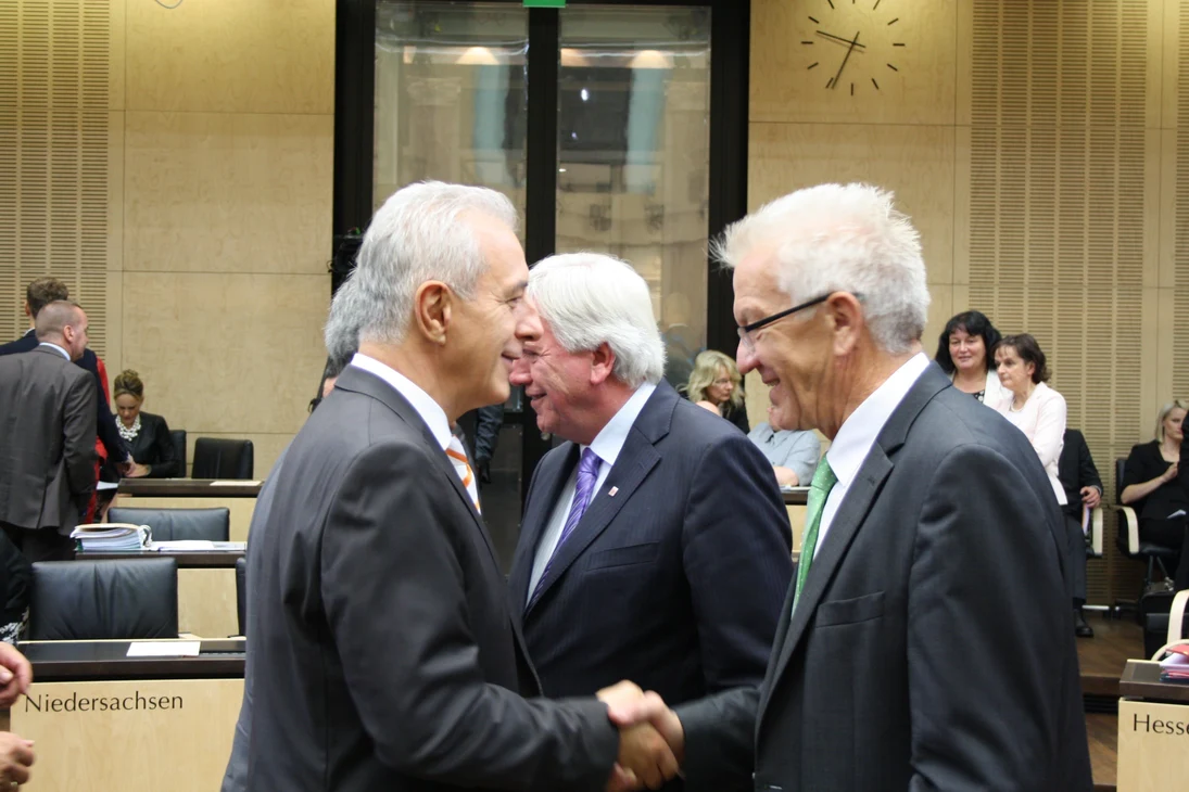 Ministerpräsident Stanislaw Tillich im Gespräch mit Ministerpräsident Winfried Kretschmann
