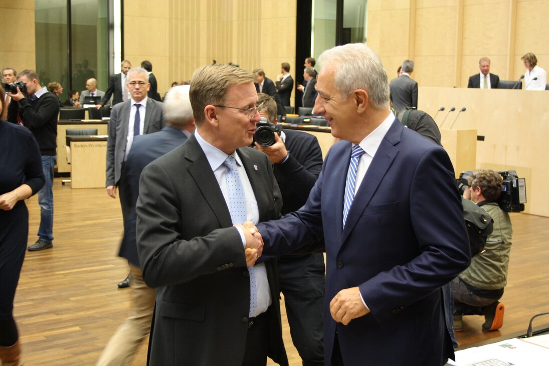 Ministerpräsident Stanislaw Tillich im Gespräch mit Ministerpräsident Bodo Ramelow