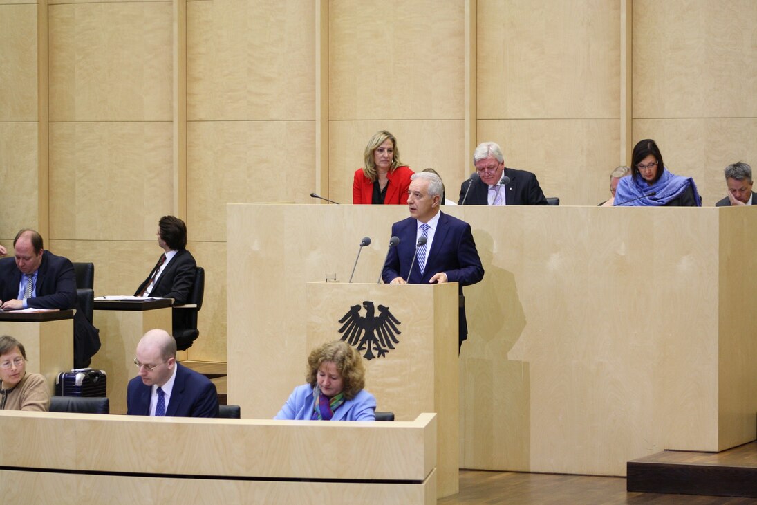 Ministerpräsident Stanislaw Tillich bei seiner Rede zum Asylpaket im Bundesrat