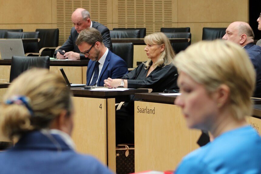 Blick auf die Sitzreihen im Bundesrat
