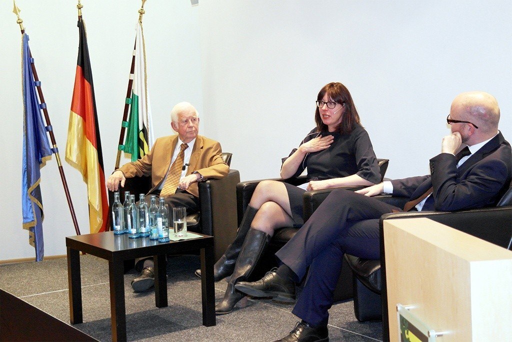 Das Gespräch zwischen Kurt Biedenkopf (l.) und Peter Tauber (r.) moderierte Elisabeth Niejahr (M.), DIE ZEIT.