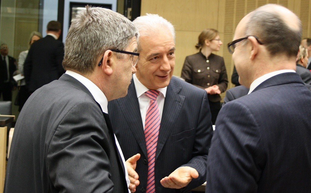 Ministerpräsident Stanislaw Tillich im Gespräch mit Minister Lorenz Caffier und Ministerpräsident Erwin Sellering