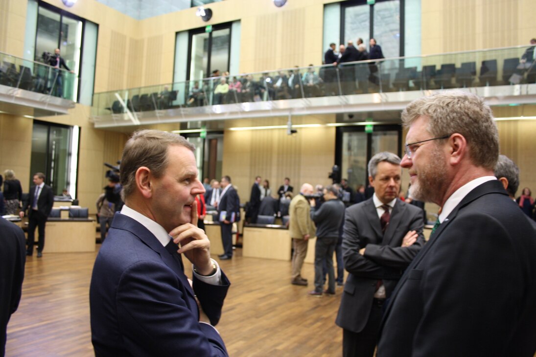 Staatsminister Dr. Jaeckel (l.), und Staatsminister Dr. Huber (r.)