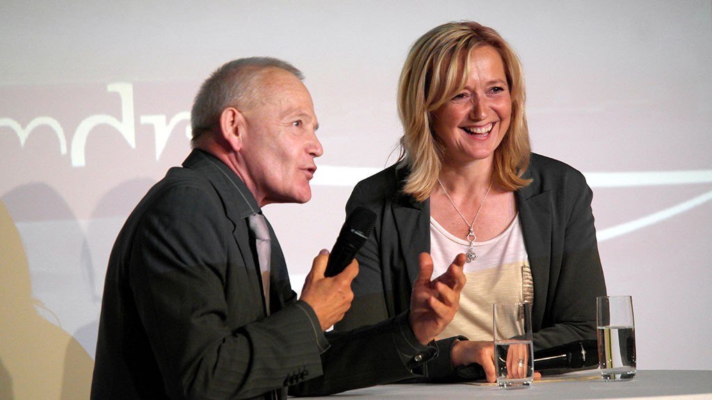 Prof. Dr. Everhard Holtmann mit der Moderatorin Anja Koebel