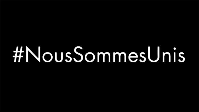 Der Schriftzug #NousSommesUnis in weiß auf schwarzem Untergrund