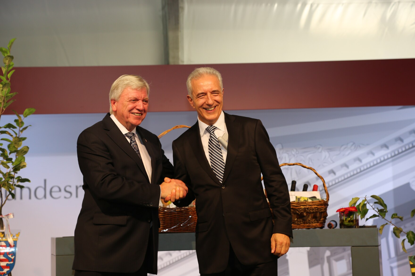 Foto von Bundesratspräsident Bouffier und seinem Nachfolger Stanislaw Tillich