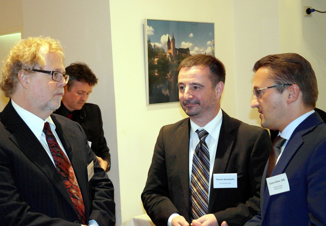 Dr. Nathan Myhrvold, Thomas Hermsdorfer (SET Technology GmbH) und Carsten Körber MdB im Austausch